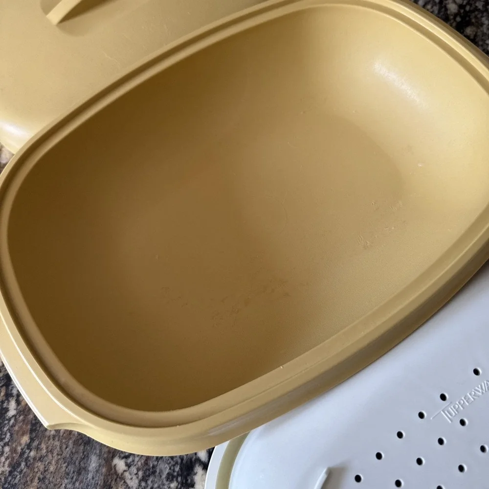 VTG Tupperware Yellow Oblong Oval Micro Veggie Casserole Dish Bowl Lid Strainer